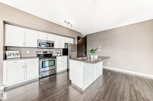 504 10518 113 Street, Edmonton, AB - Indoor Photo Showing Kitchen