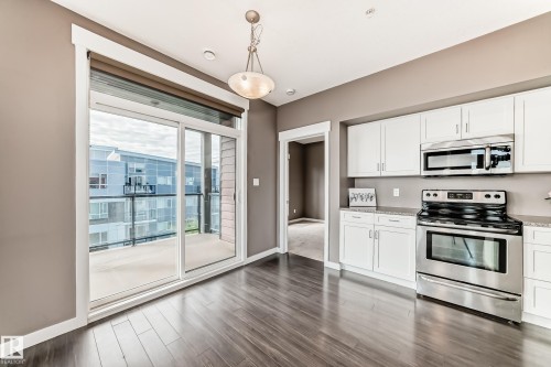 504 10518 113 Street, Edmonton, AB - Indoor Photo Showing Kitchen