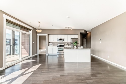504 10518 113 Street, Edmonton, AB - Indoor Photo Showing Kitchen