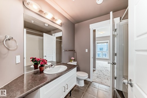 504 10518 113 Street, Edmonton, AB - Indoor Photo Showing Bathroom