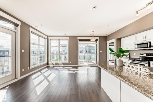 504 10518 113 Street, Edmonton, AB - Indoor Photo Showing Kitchen