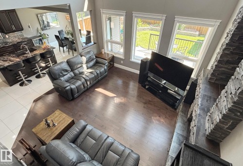 475 Allard Boulevard, Edmonton, AB - Indoor Photo Showing Living Room