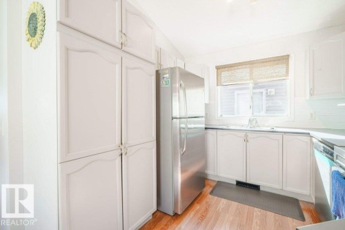 1607 80A Street, Edmonton, AB - Indoor Photo Showing Kitchen