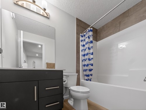 9 Prospect Place, Spruce Grove, AB - Indoor Photo Showing Bathroom