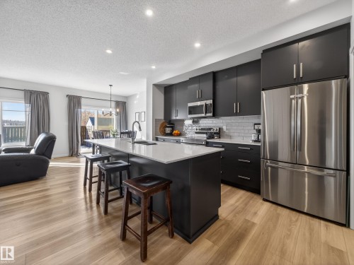 9 Prospect Place, Spruce Grove, AB - Indoor Photo Showing Kitchen With Upgraded Kitchen