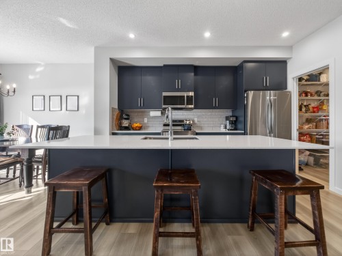 9 Prospect Place, Spruce Grove, AB - Indoor Photo Showing Kitchen With Upgraded Kitchen