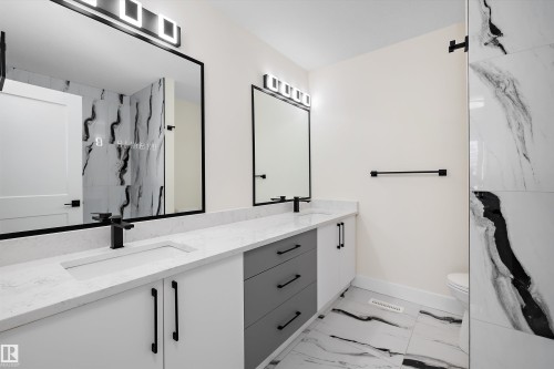 8321 81Ave, Edmonton, AB - Indoor Photo Showing Bathroom