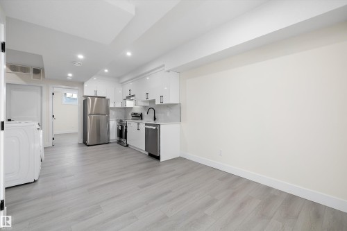 8321 81Ave, Edmonton, AB - Indoor Photo Showing Kitchen