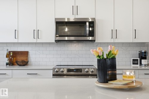 7012 54 Avenue, Beaumont, AB - Indoor Photo Showing Kitchen With Upgraded Kitchen