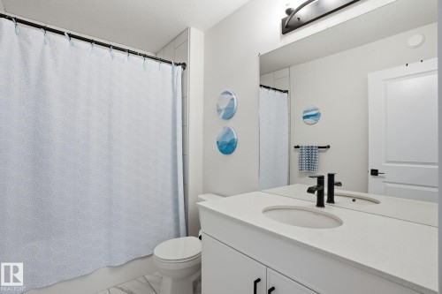 7012 54 Avenue, Beaumont, AB - Indoor Photo Showing Bathroom