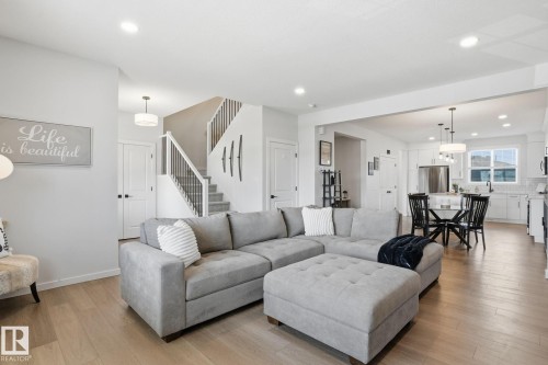 7012 54 Avenue, Beaumont, AB - Indoor Photo Showing Living Room