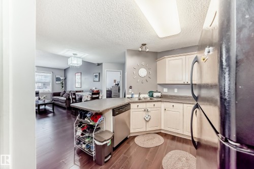 422 12838 65 Street, Edmonton, AB - Indoor Photo Showing Kitchen