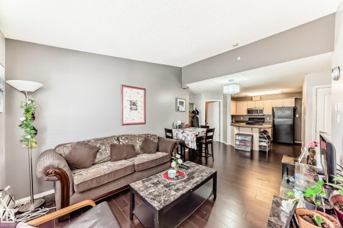 422 12838 65 Street, Edmonton, AB - Indoor Photo Showing Living Room