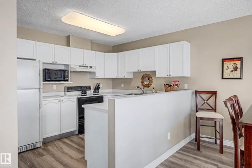 411 65 Gervais Road, St. Albert, AB - Indoor Photo Showing Kitchen