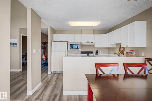 411 65 Gervais Road, St. Albert, AB - Indoor Photo Showing Kitchen With Double Sink