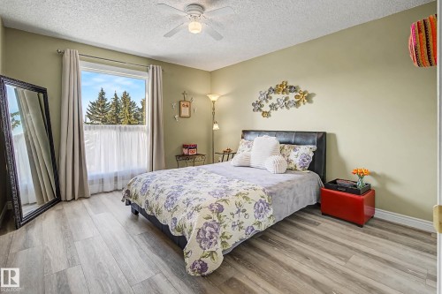 411 65 Gervais Road, St. Albert, AB - Indoor Photo Showing Bedroom
