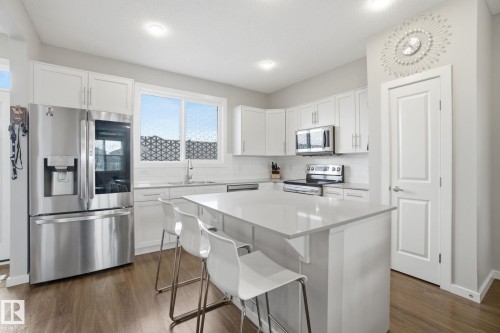1170 Rosenthal Boulevard, Edmonton, AB - Indoor Photo Showing Kitchen With Upgraded Kitchen