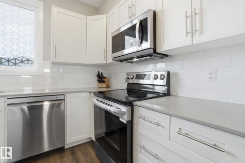 1170 Rosenthal Boulevard, Edmonton, AB - Indoor Photo Showing Kitchen With Upgraded Kitchen