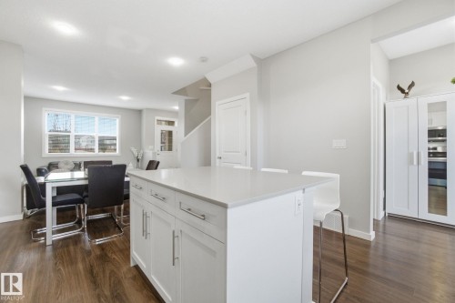 1170 Rosenthal Boulevard, Edmonton, AB - Indoor