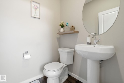 1170 Rosenthal Boulevard, Edmonton, AB - Indoor Photo Showing Bathroom