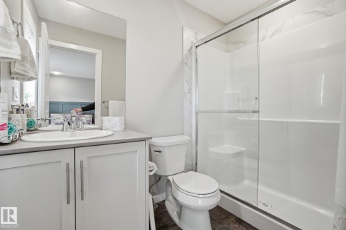 1170 Rosenthal Boulevard, Edmonton, AB - Indoor Photo Showing Bathroom