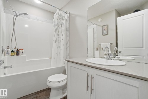 1170 Rosenthal Boulevard, Edmonton, AB - Indoor Photo Showing Bathroom