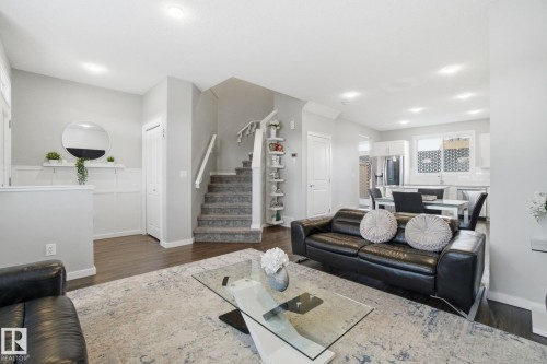 1170 Rosenthal Boulevard, Edmonton, AB - Indoor Photo Showing Living Room