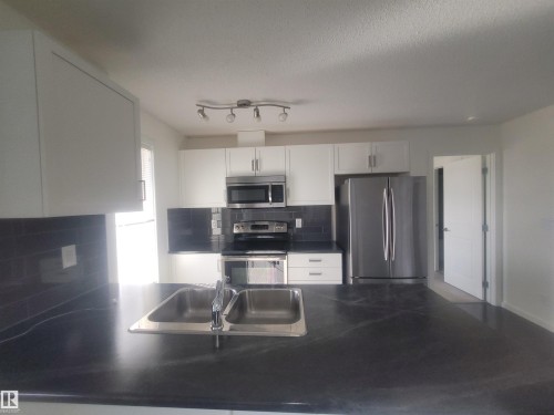 435 5515 7 Avenue, Edmonton, AB - Indoor Photo Showing Kitchen With Double Sink