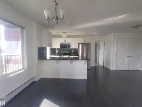 435 5515 7 Avenue, Edmonton, AB - Indoor Photo Showing Kitchen