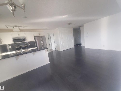 435 5515 7 Avenue, Edmonton, AB - Indoor Photo Showing Kitchen