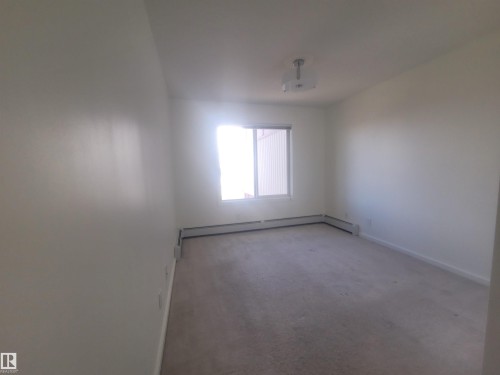 435 5515 7 Avenue, Edmonton, AB - Indoor Photo Showing Other Room