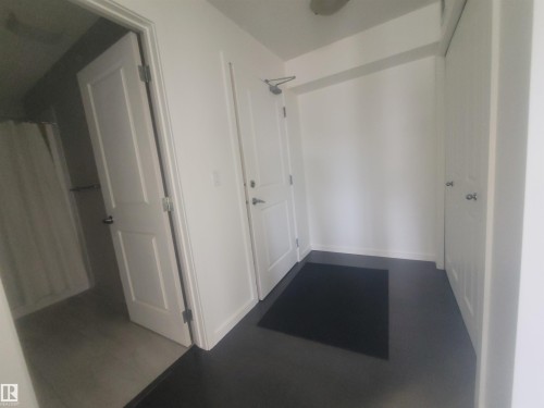 435 5515 7 Avenue, Edmonton, AB - Indoor Photo Showing Other Room