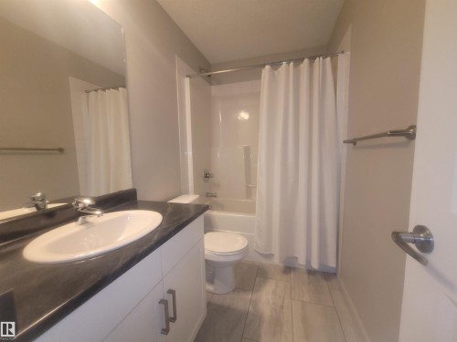 435 5515 7 Avenue, Edmonton, AB - Indoor Photo Showing Bathroom