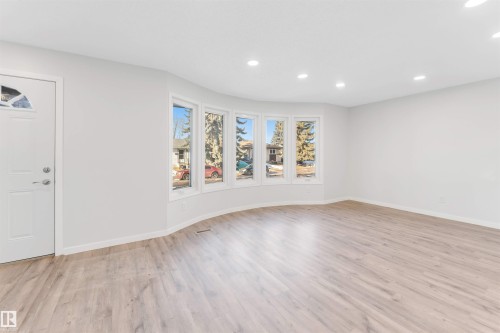 14511 21 St., Edmonton, AB - Indoor Photo Showing Other Room