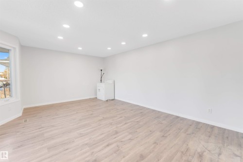 14511 21 St., Edmonton, AB - Indoor Photo Showing Other Room