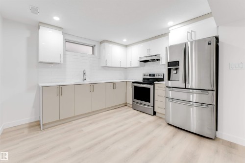 14511 21 St., Edmonton, AB - Indoor Photo Showing Kitchen