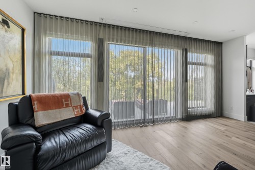 14312 92A Avenue, Edmonton, AB - Indoor Photo Showing Living Room