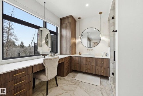 14312 92A Avenue, Edmonton, AB - Indoor Photo Showing Bathroom