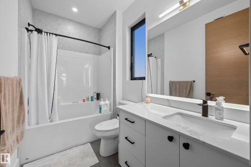 14312 92A Avenue, Edmonton, AB - Indoor Photo Showing Bathroom