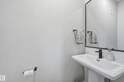 14312 92A Avenue, Edmonton, AB - Indoor Photo Showing Bathroom