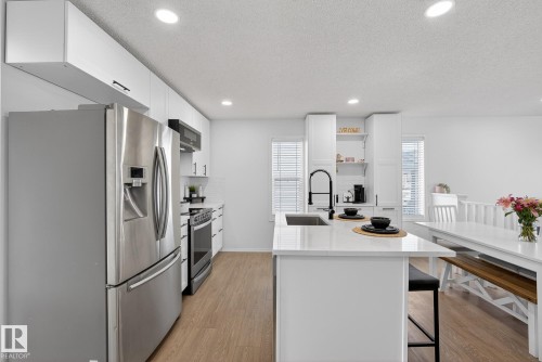 4503 149 Avenue, Edmonton, AB - Indoor Photo Showing Kitchen With Upgraded Kitchen