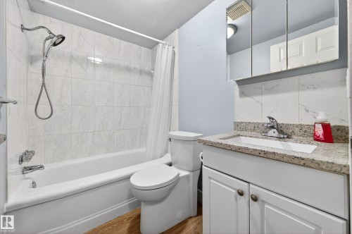 Edmonton, AB - Indoor Photo Showing Bathroom