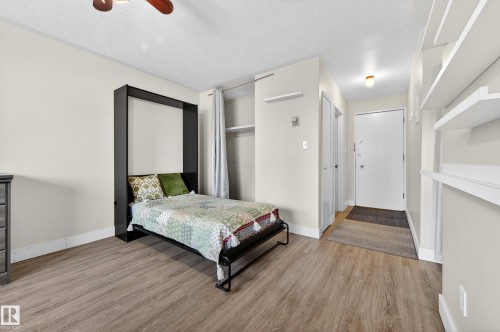 Edmonton, AB - Indoor Photo Showing Bedroom