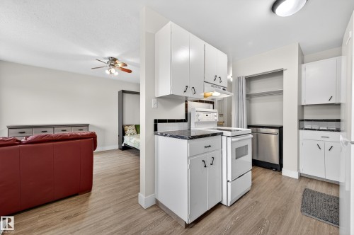 Edmonton, AB - Indoor Photo Showing Kitchen