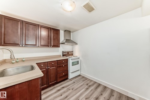 12824 134 Avenue, Edmonton, AB - Indoor Photo Showing Kitchen