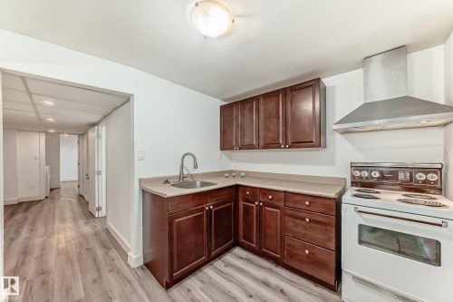 12824 134 Avenue, Edmonton, AB - Indoor Photo Showing Kitchen