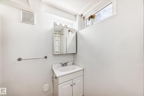 12824 134 Avenue, Edmonton, AB - Indoor