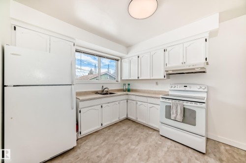 12824 134 Avenue, Edmonton, AB - Indoor Photo Showing Kitchen