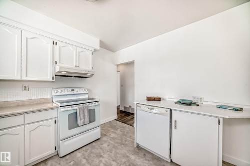 12824 134 Avenue, Edmonton, AB - Indoor Photo Showing Kitchen