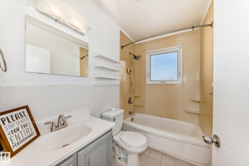12824 134 Avenue, Edmonton, AB - Indoor Photo Showing Bathroom